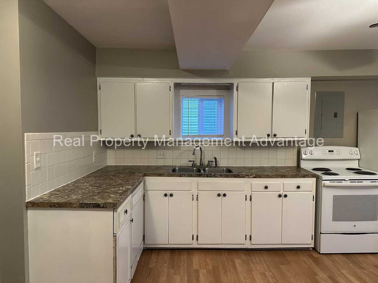 23511 Wellington Ave - Photo 7 of 26