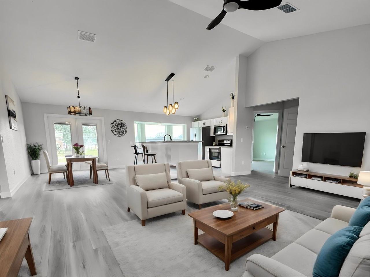 2575 Se 75th Blvd - Photo 2 of 14