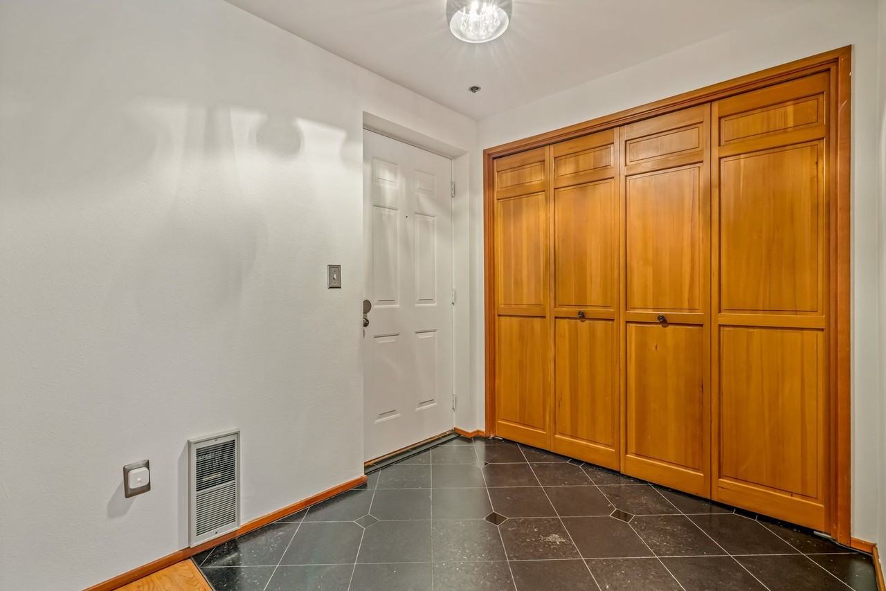 2101 Nob Hill Ave N - Photo 2 of 17