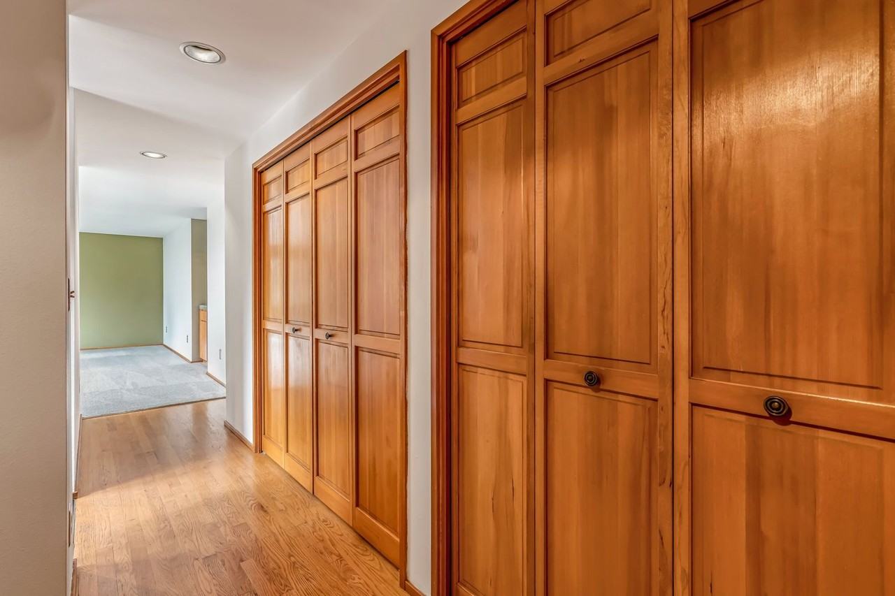 2101 Nob Hill Ave N - Photo 3 of 17