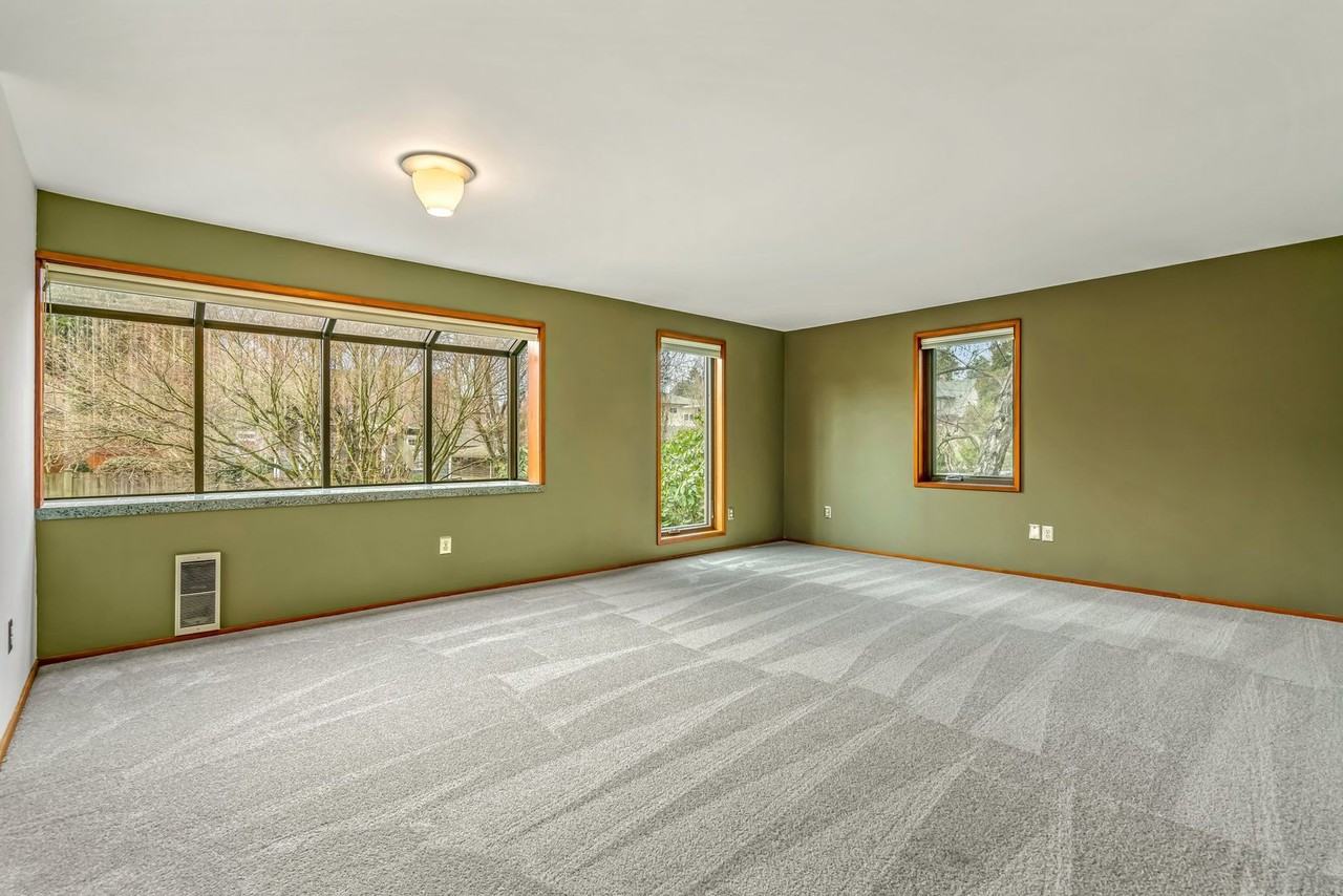 2101 Nob Hill Ave N - Photo 4 of 17