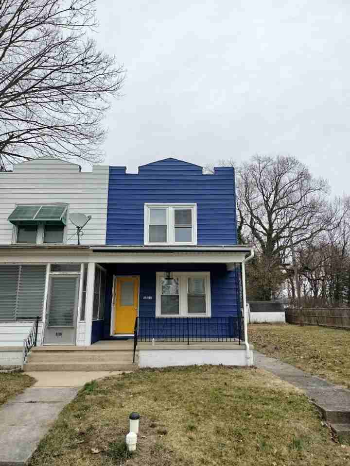 1411 Glen Moore Cir - Photo 2 of 24