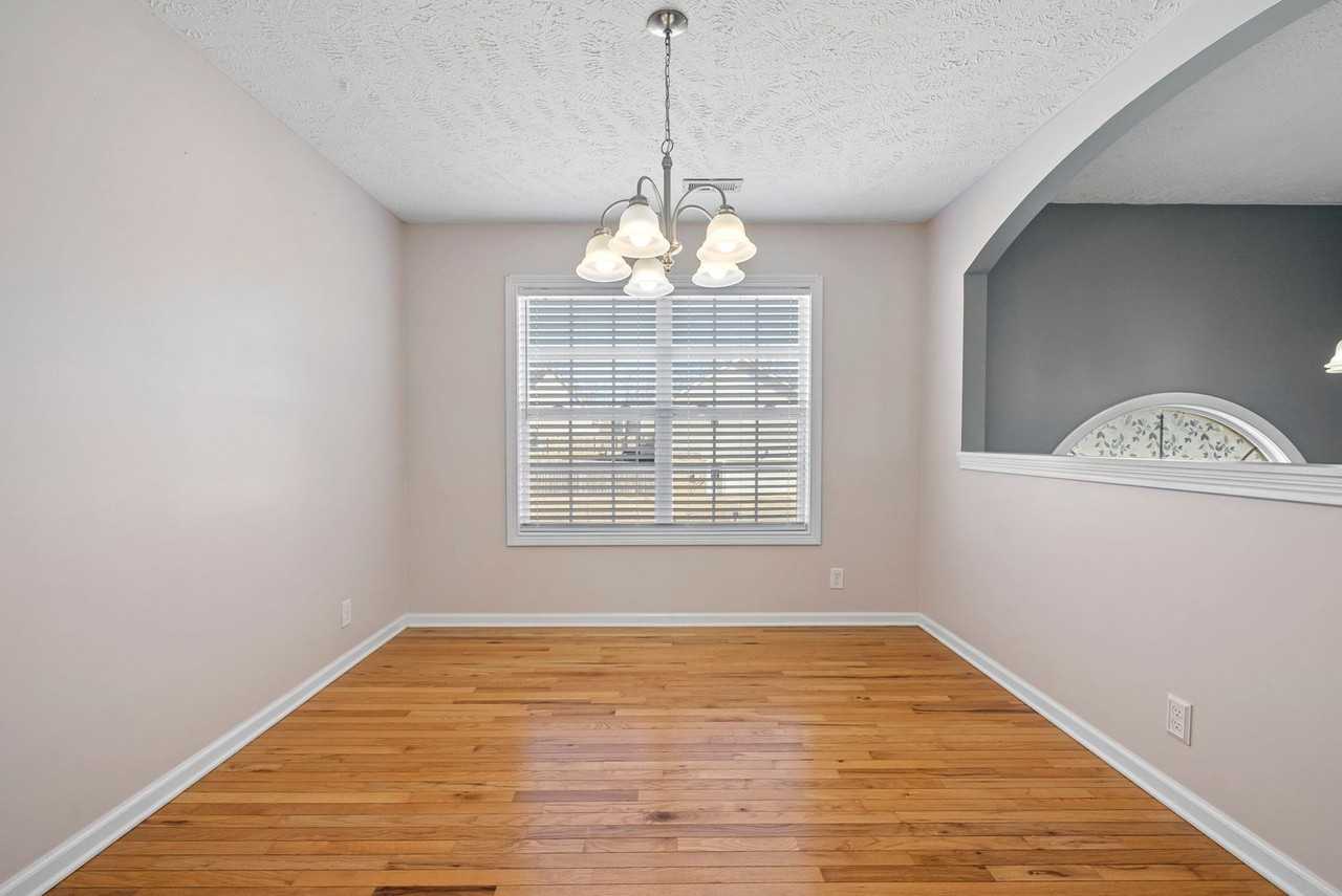 1692 Parkside Dr - Photo 6 of 42