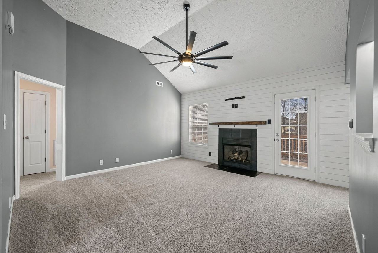 1692 Parkside Dr - Photo 7 of 42