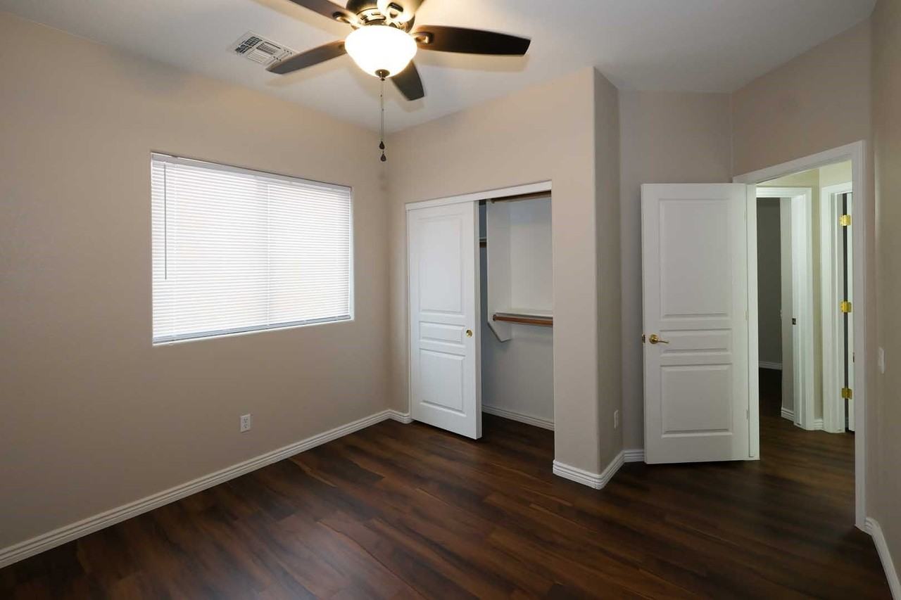 935 E Runaway Bay Pl - Photo 2 of 40