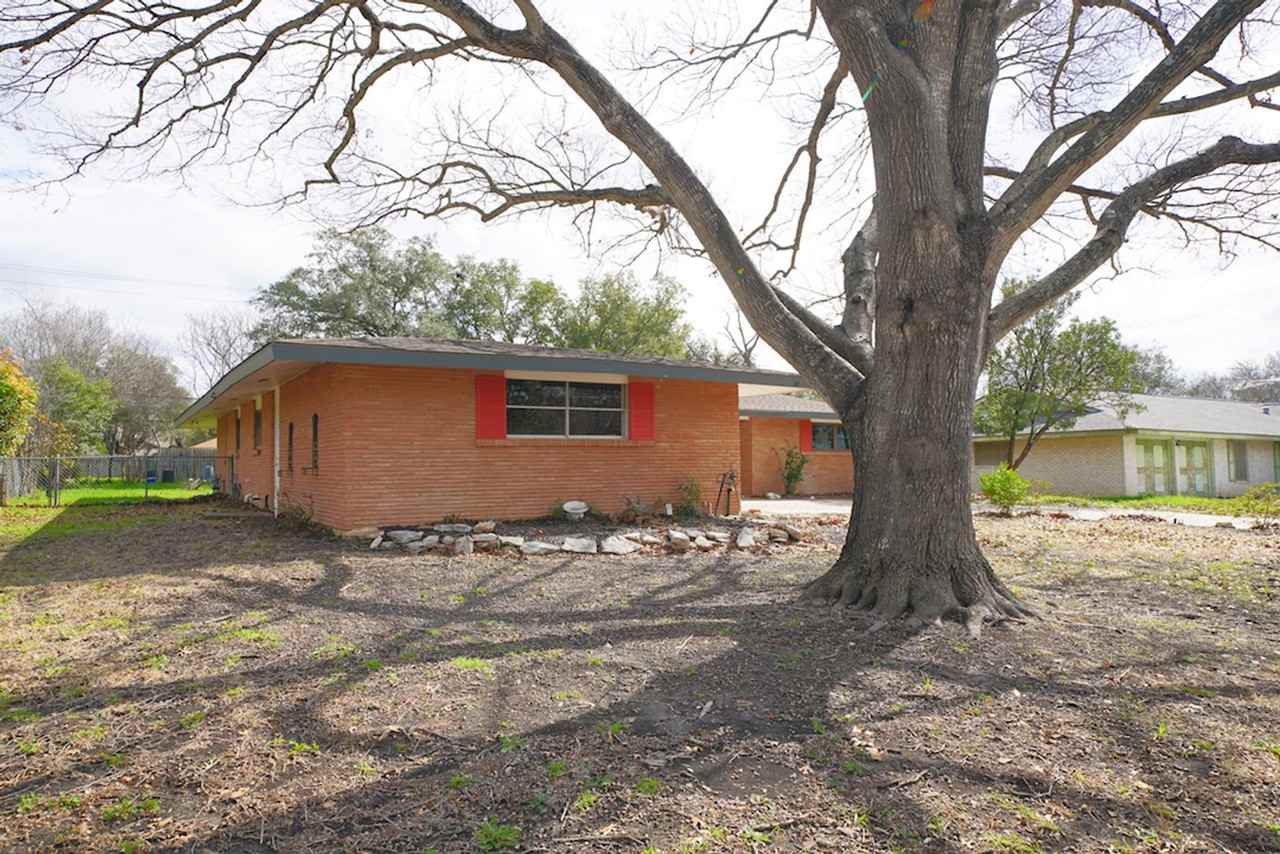 5614 Cleardrift Dr - Photo 3 of 50