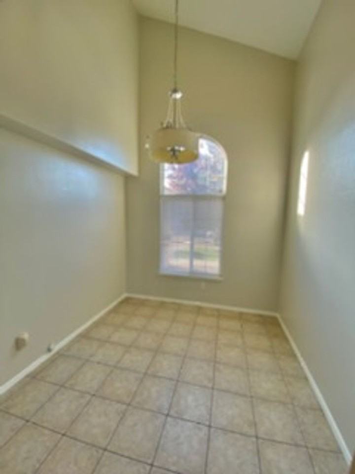 9505 Chatfield Ct - Photo 7 of 16