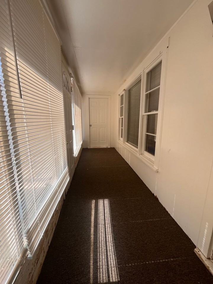 5008 42nd St - Photo 2 of 17