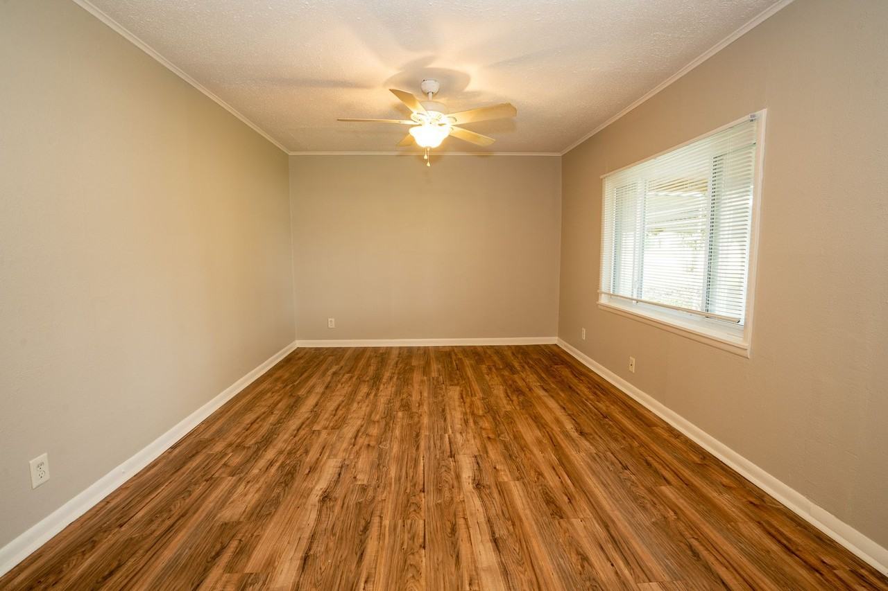 2912 W 40th St - Photo 3 of 16