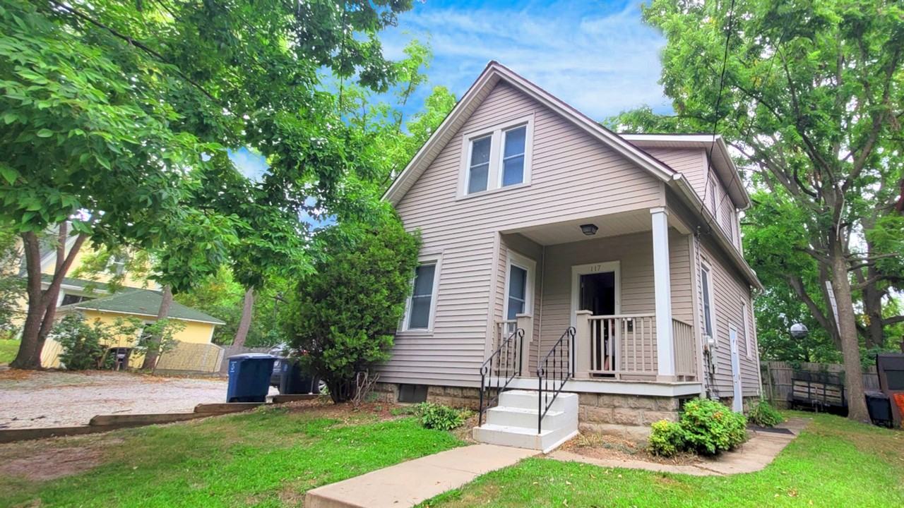 117 East Davis Avenue