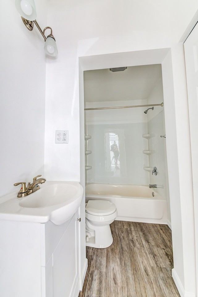 919 Lillian St - Photo 3 of 10