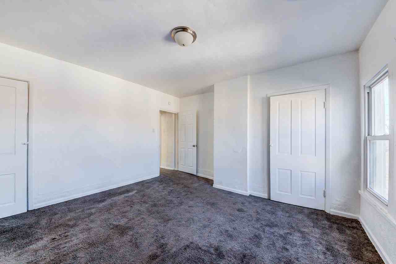 919 Lillian St - Photo 6 of 10