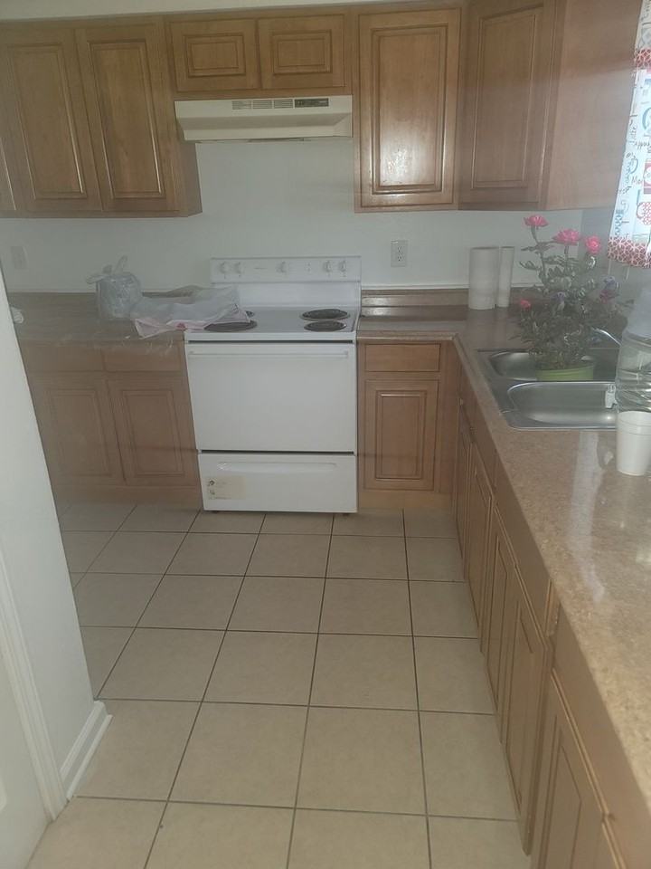 2064 North Prieur Street - Photo 3 of 10