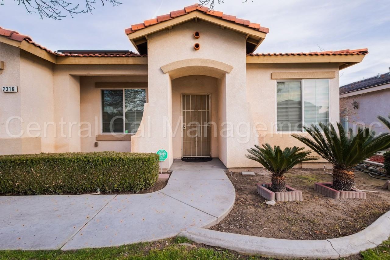 2316 Macau St - Photo 2 of 30