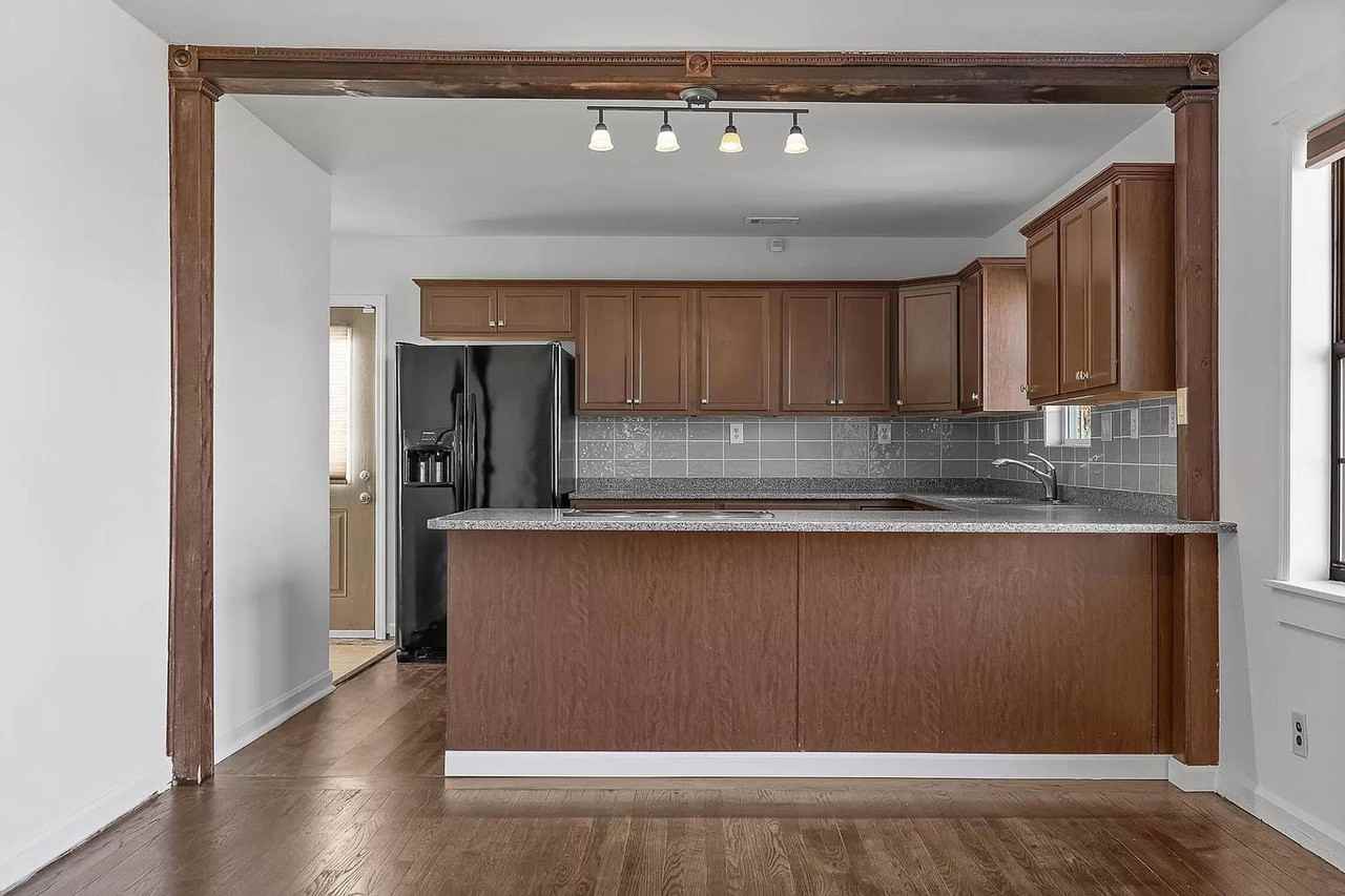 1710 Jennings Ln - Photo 3 of 12
