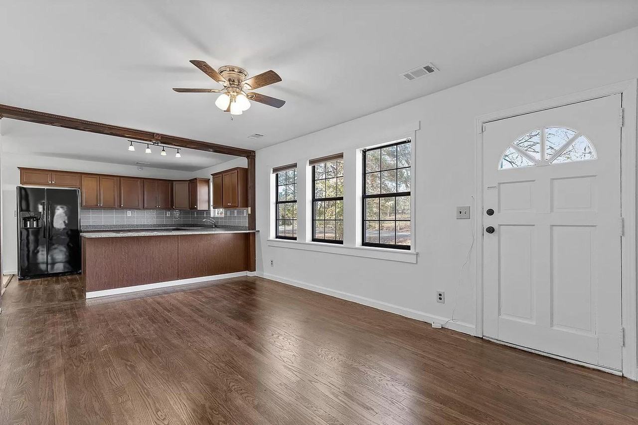 1710 Jennings Ln - Photo 4 of 12