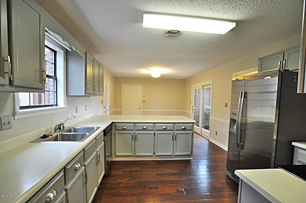 1795 Dunwoody Dr - Photo 2 of 5