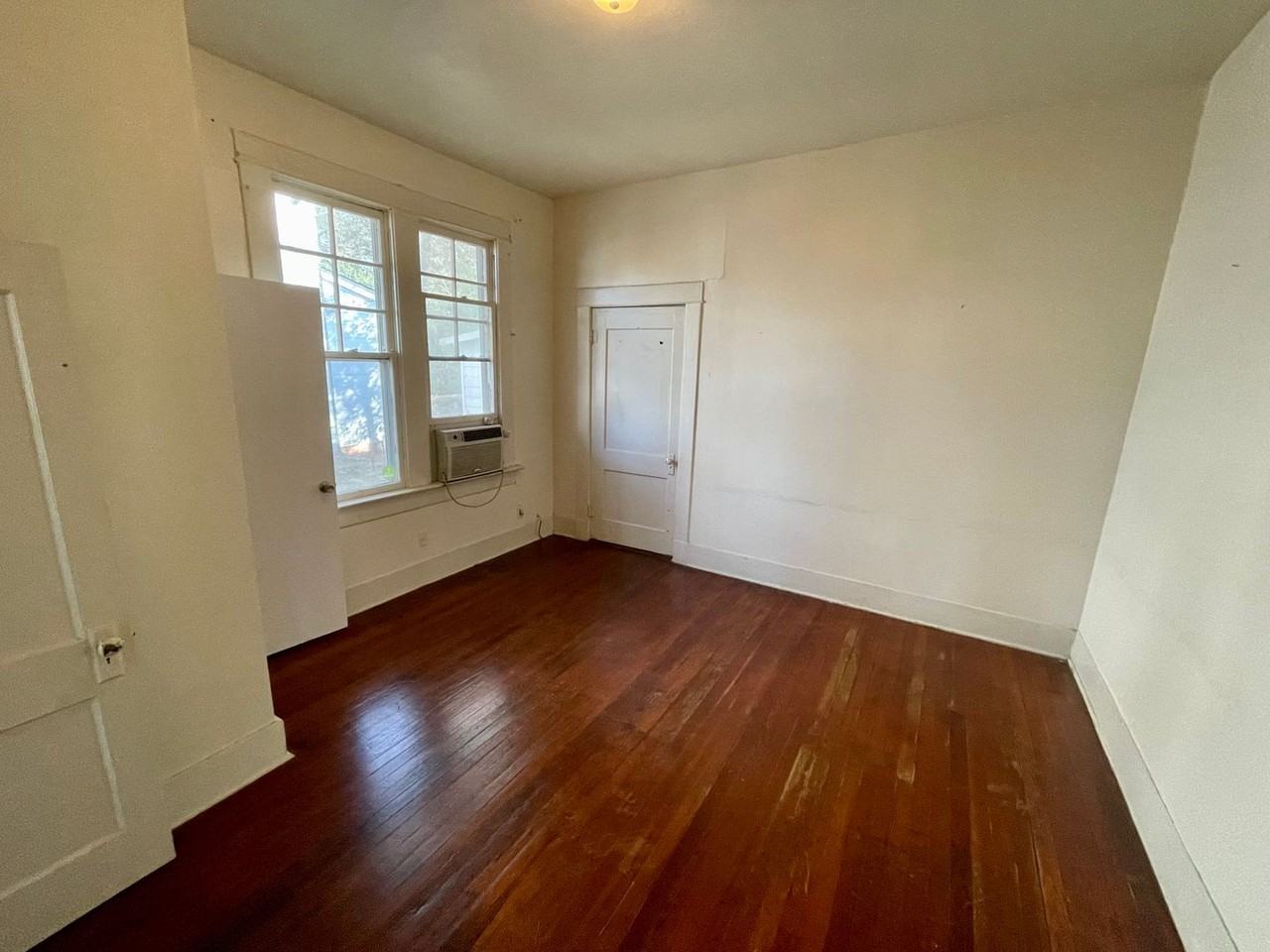 1728 Edgewood St - Photo 3 of 9