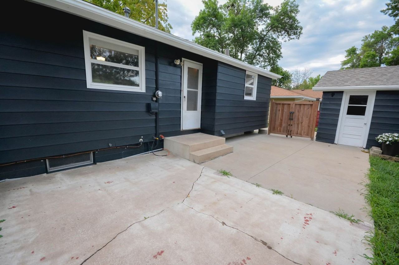 2829 17th Ave Nw - Photo 3 of 21