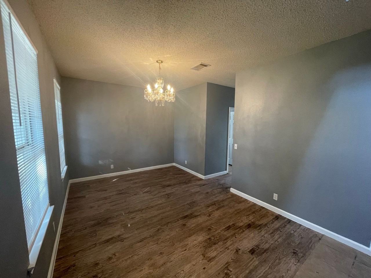 1533 Jerusalem Dr - Photo 3 of 22