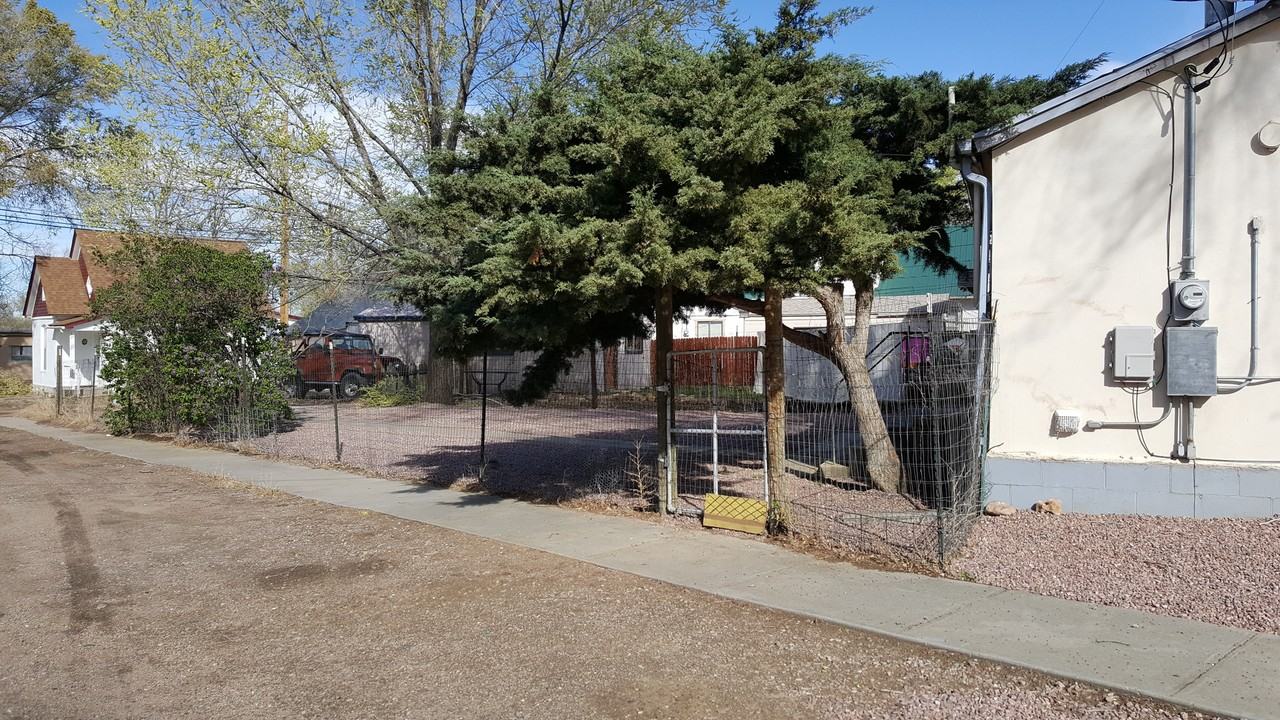 422 W 2nd St - Photo 2 of 15