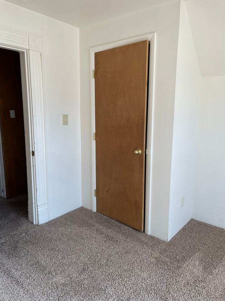 422 W 2nd St - Photo 3 of 15