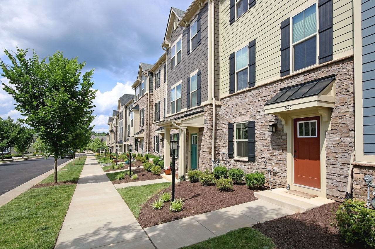 1523 Delphi Ln - Photo 2 of 28