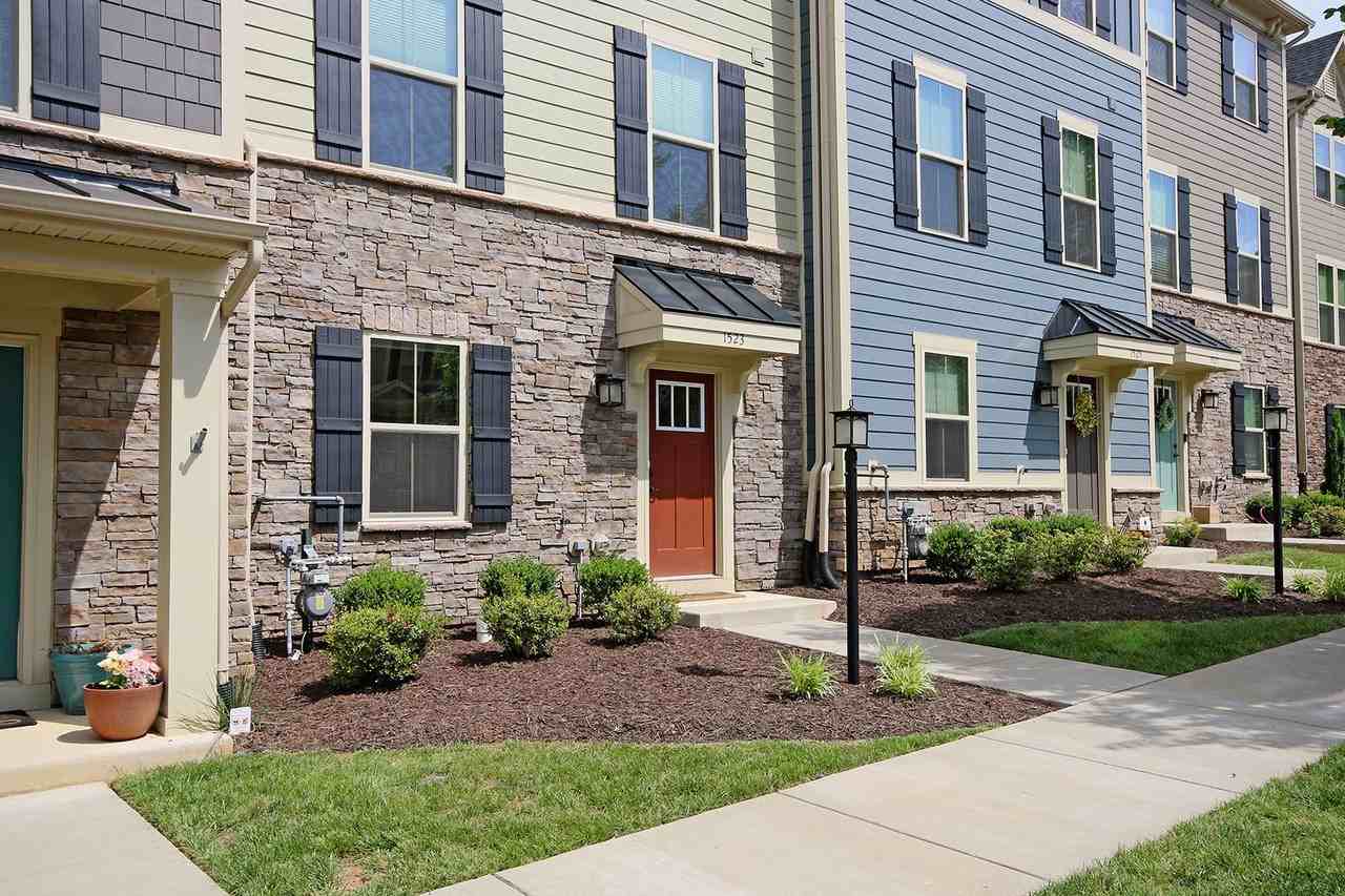 1523 Delphi Ln - Photo 3 of 28