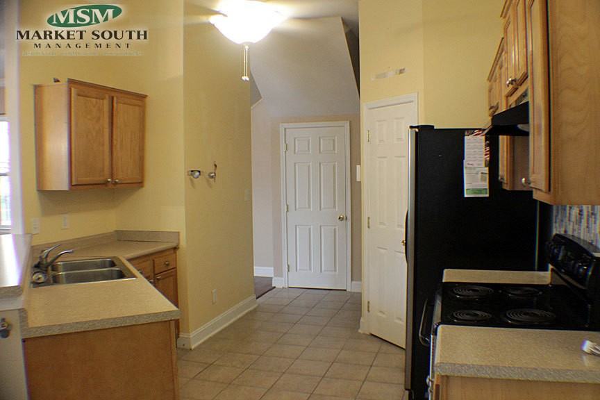 727 E Henry St - Photo 3 of 15