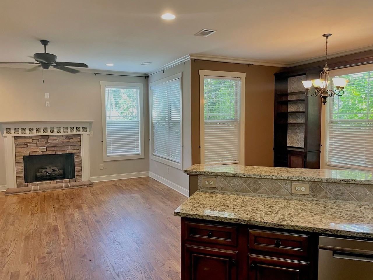 253 Solamere Ln - Photo 6 of 33