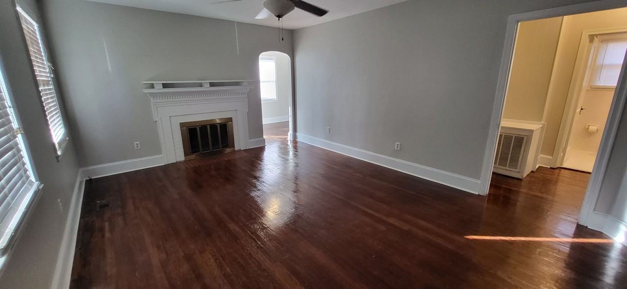 208 W 21st St - Photo 2 of 5