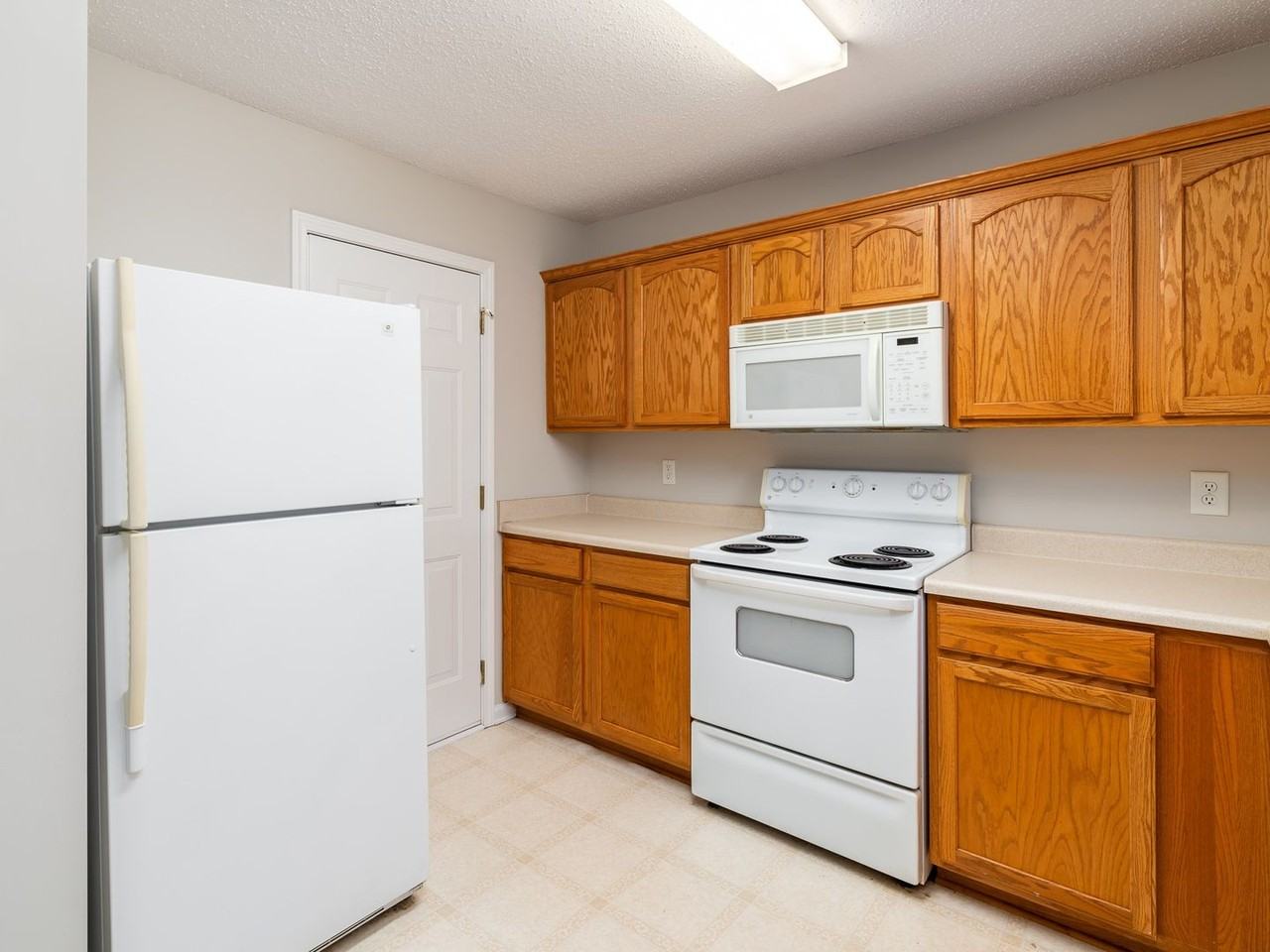427 Red Coat Ln - Photo 7 of 23