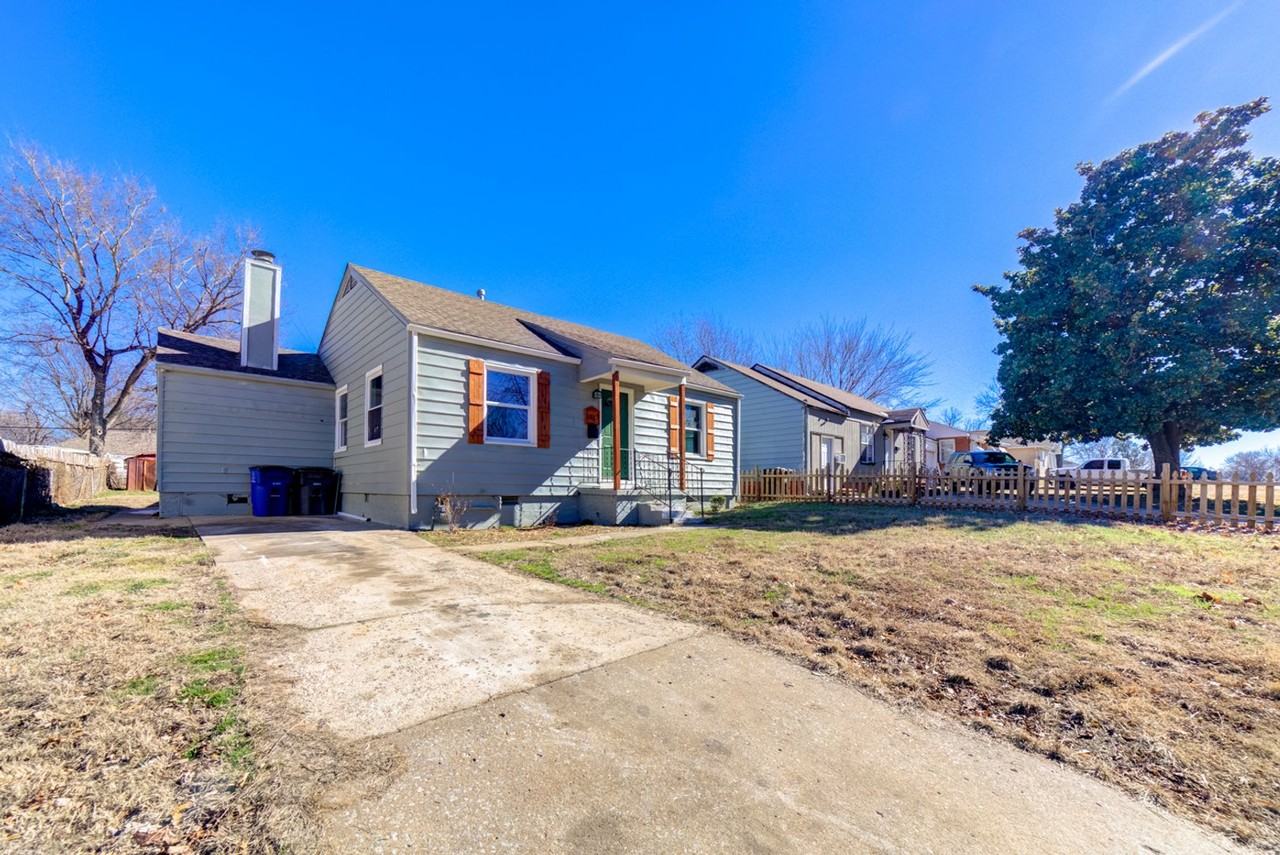 1017 N College Ave - Photo 3 of 28