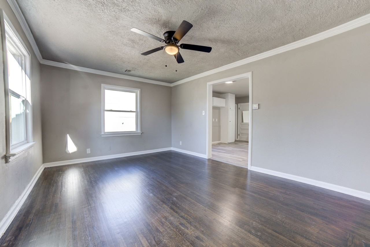 1017 N College Ave - Photo 5 of 28