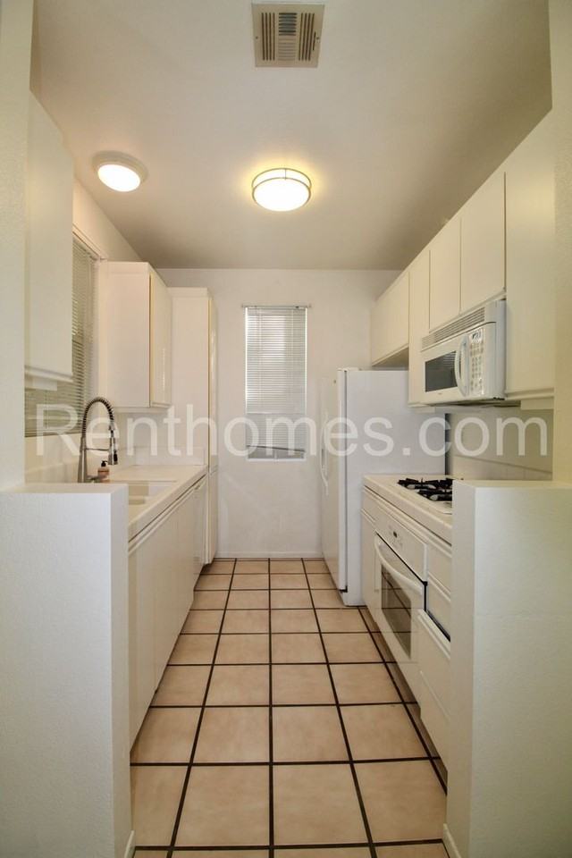 10921 Sabre Hill Dr #373 - Photo 5 of 24