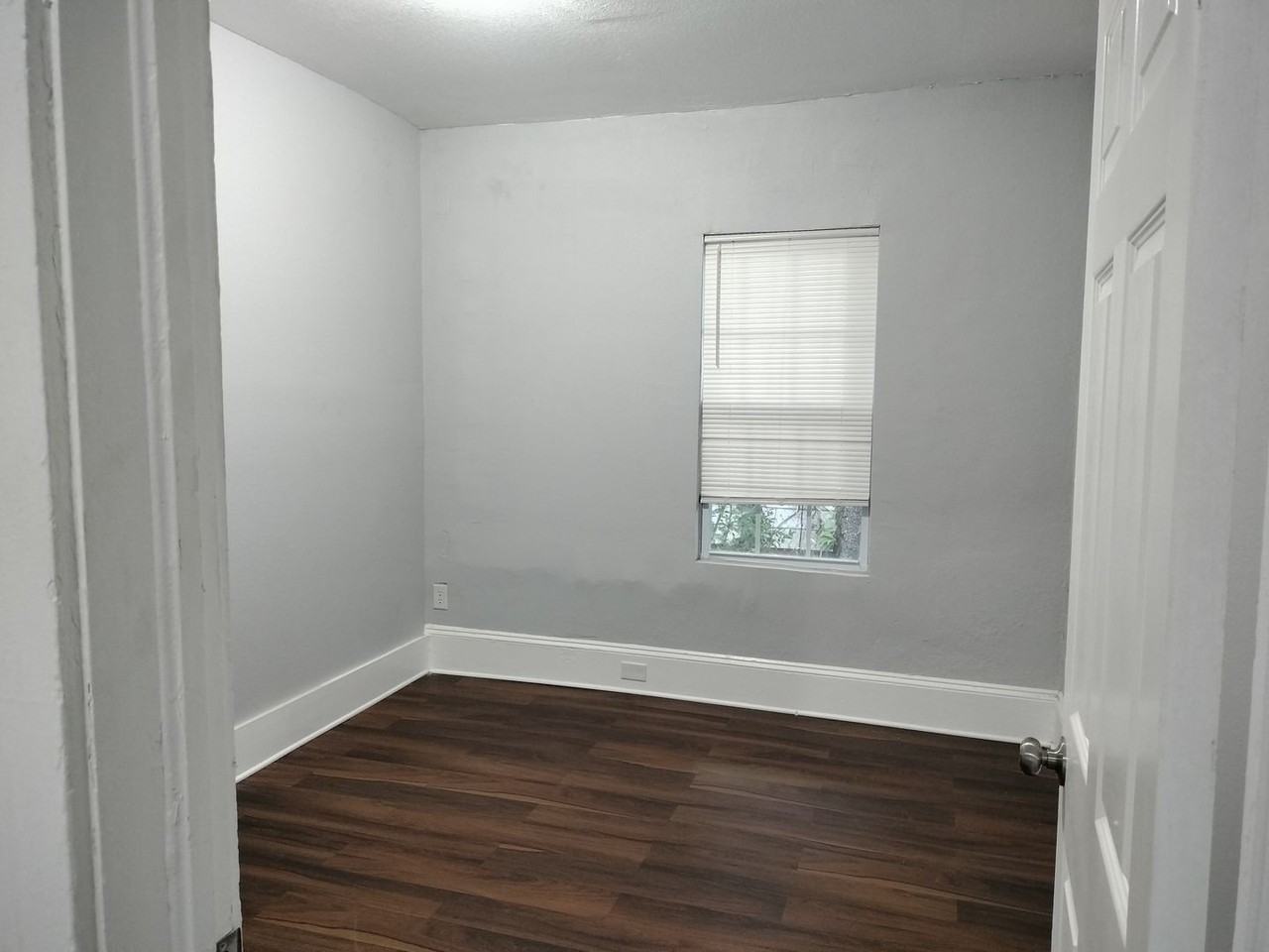 460 West 19th Street - Photo 4 of 12