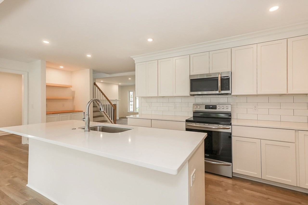 27011 Normandy Rd - Photo 2 of 43