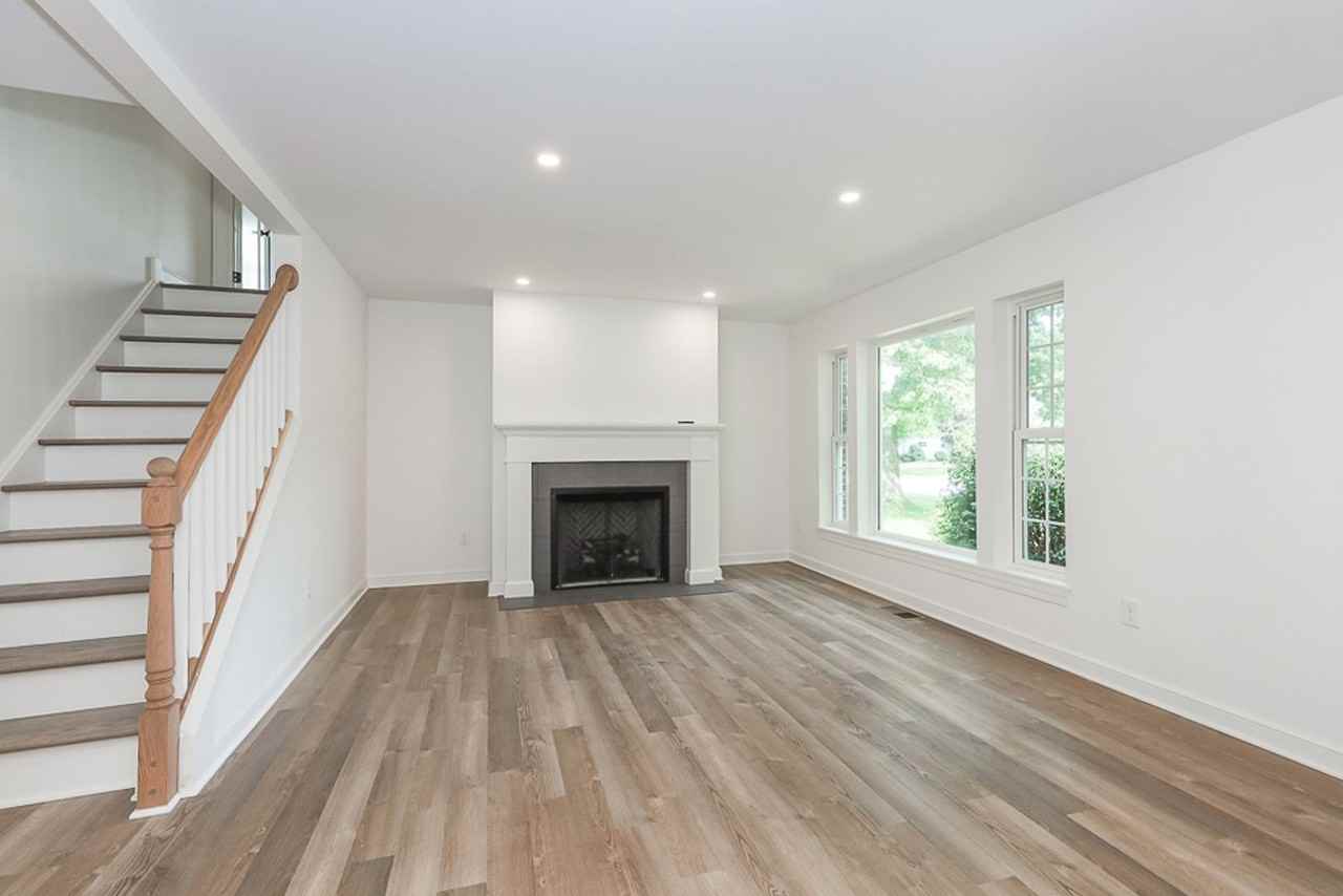 27011 Normandy Rd - Photo 3 of 43