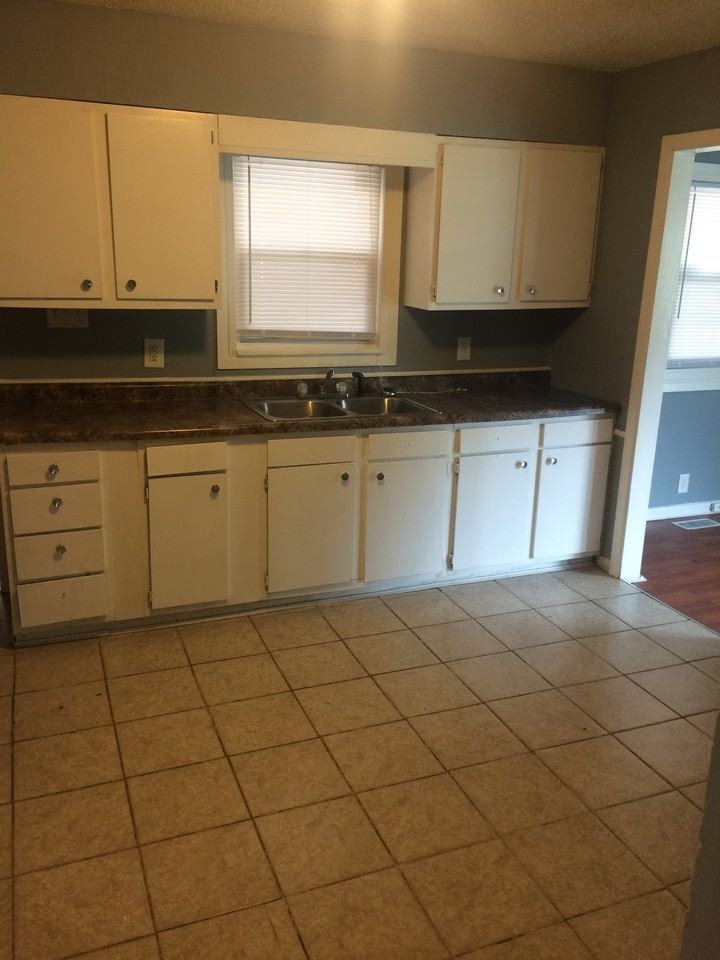 4148 N Grand Ave - Photo 3 of 8