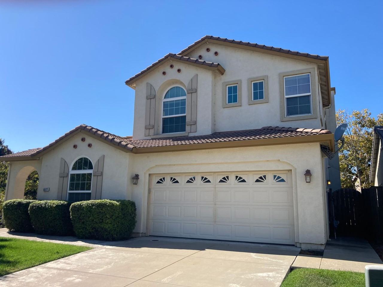 6077 Silveroak Cir - Photo 2 of 40