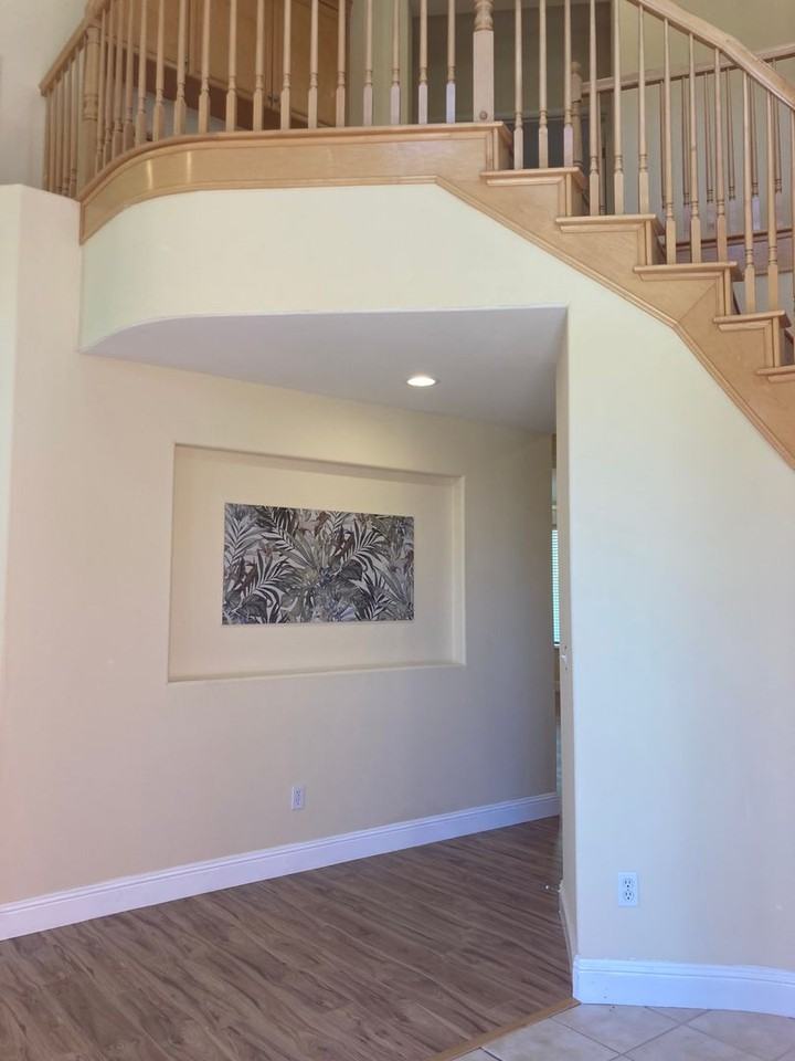 6077 Silveroak Cir - Photo 3 of 40