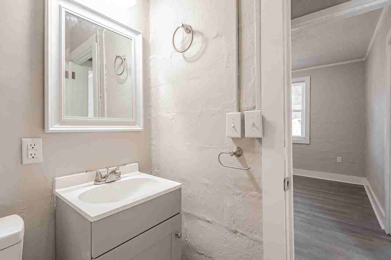 1216 Gregg St - Photo 3 of 12