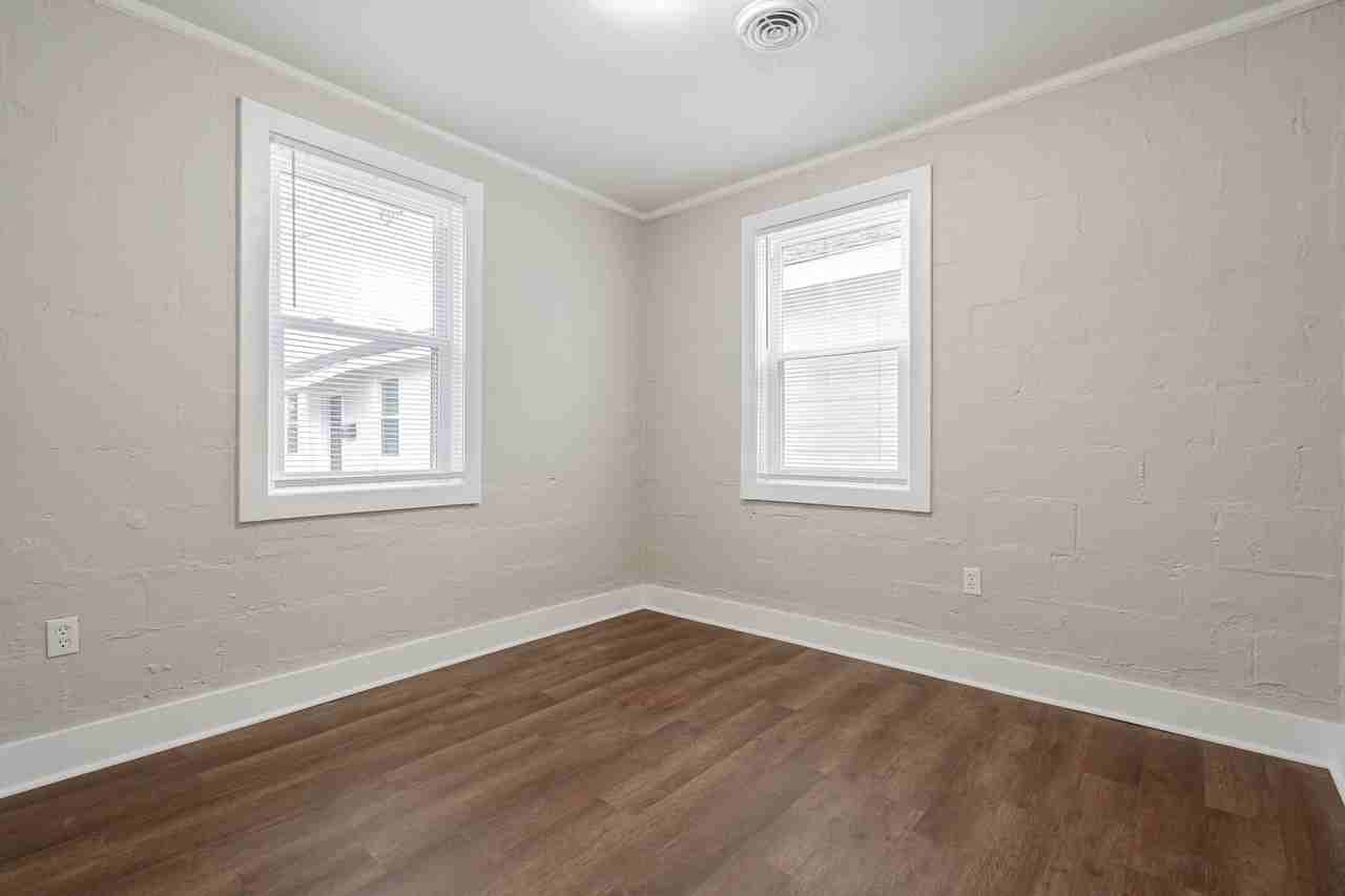 1220 Gregg St - Photo 2 of 13