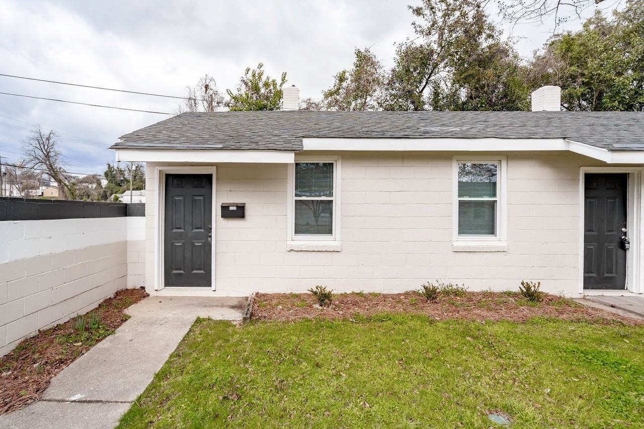 1226 Gregg St - Photo 2 of 12