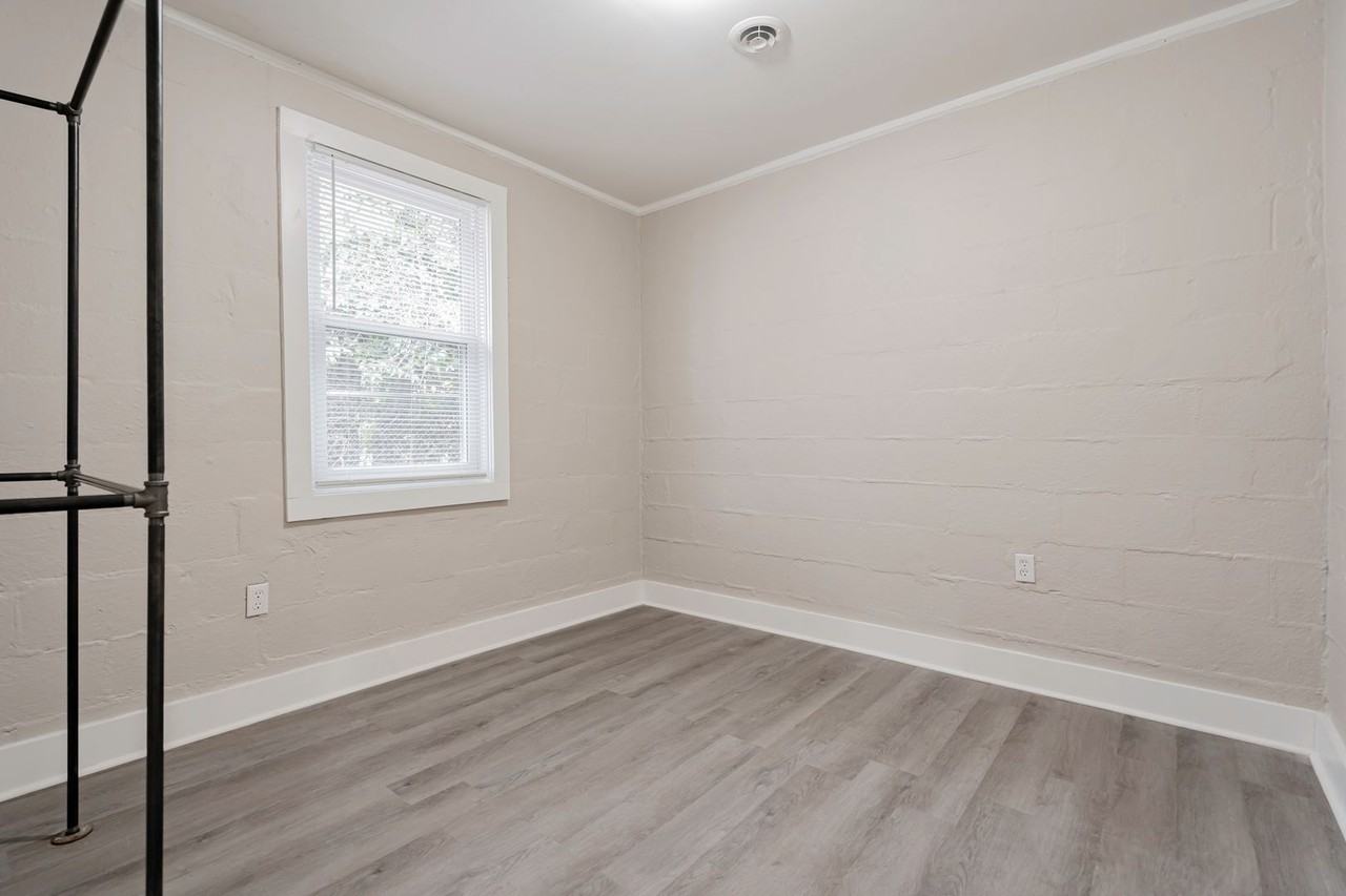1226 Gregg St - Photo 3 of 12