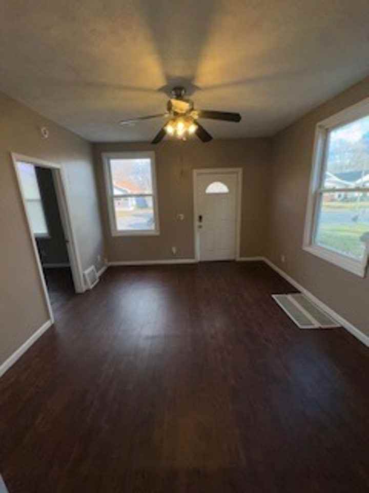 1609 S Morton Ave - Photo 7 of 9