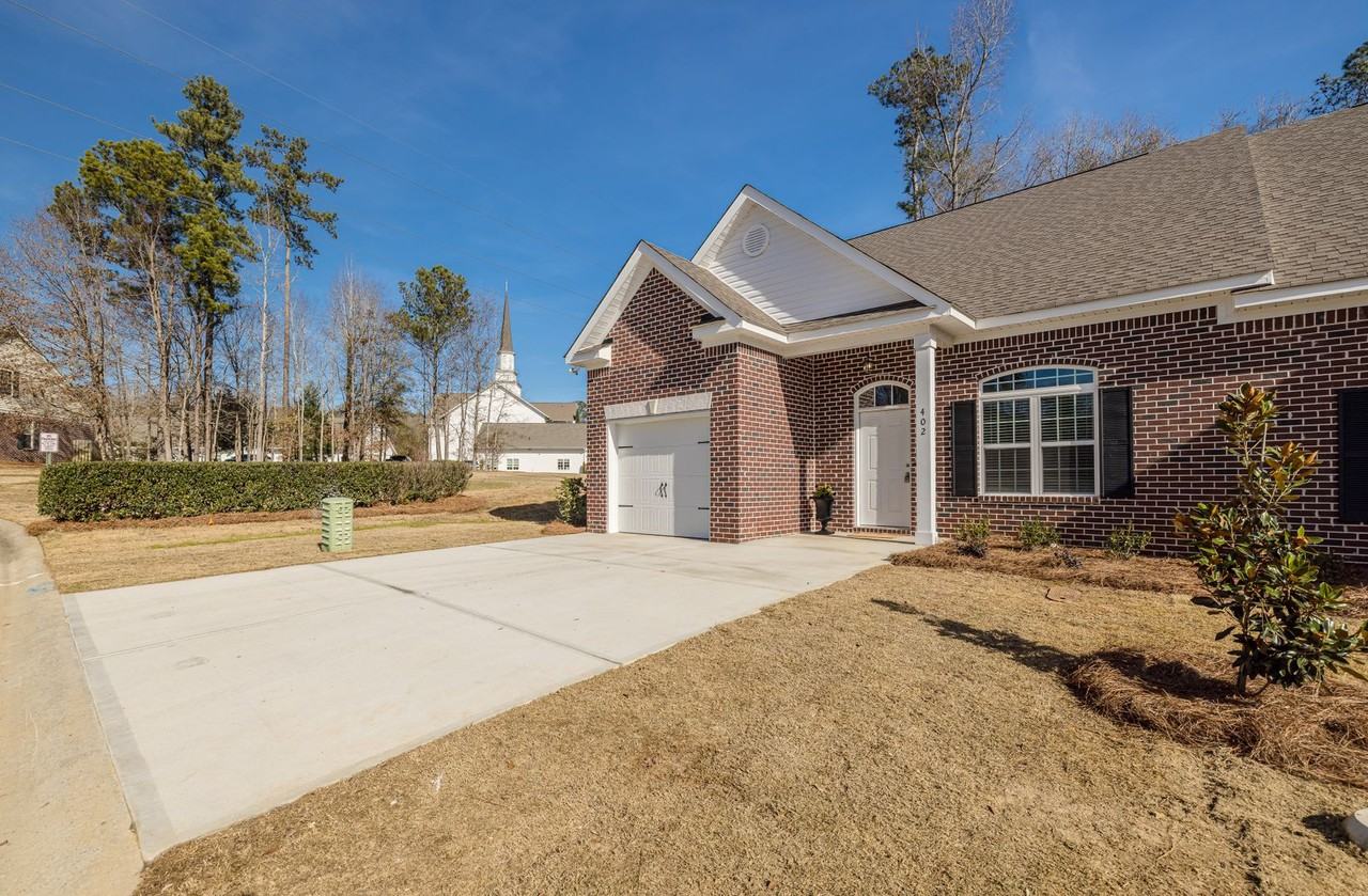 402 Manly Way - Photo 2 of 46