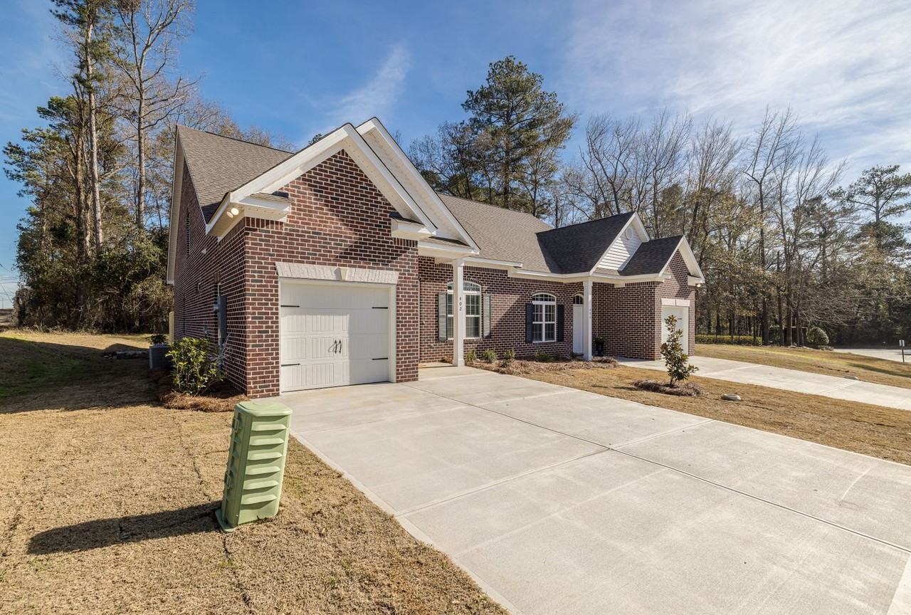 402 Manly Way - Photo 3 of 46