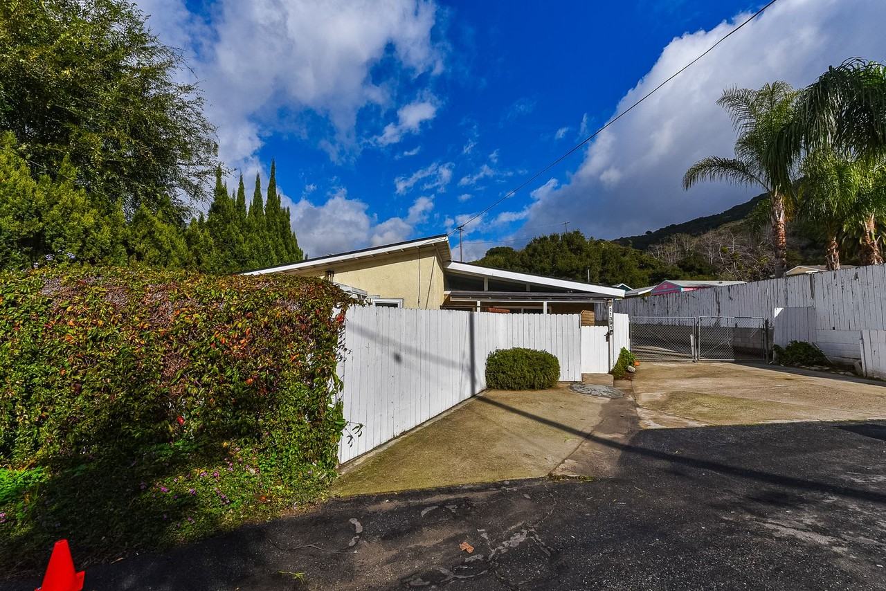 21391 Stans Ln - Photo 2 of 24