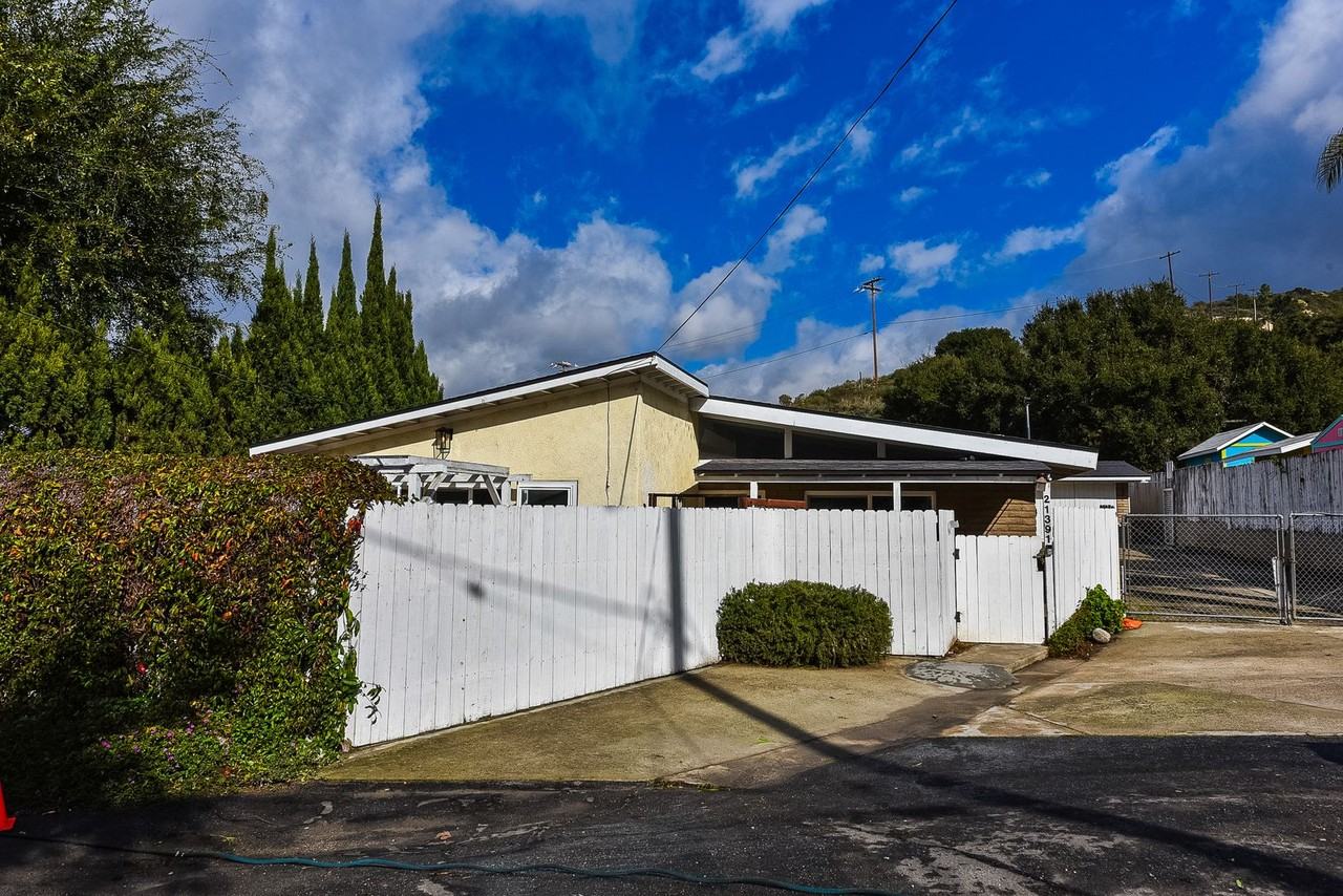 21391 Stans Ln - Photo 3 of 24